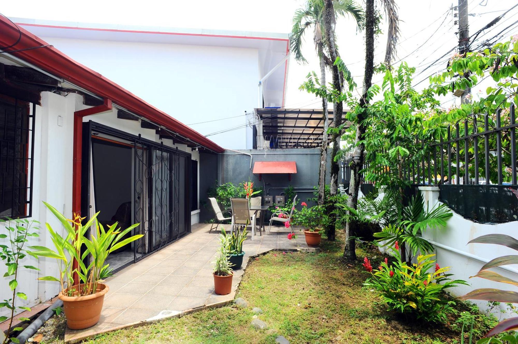 Private Fully Furnished Home At Wide Mouth Frog Hostel קפוס מראה חיצוני תמונה