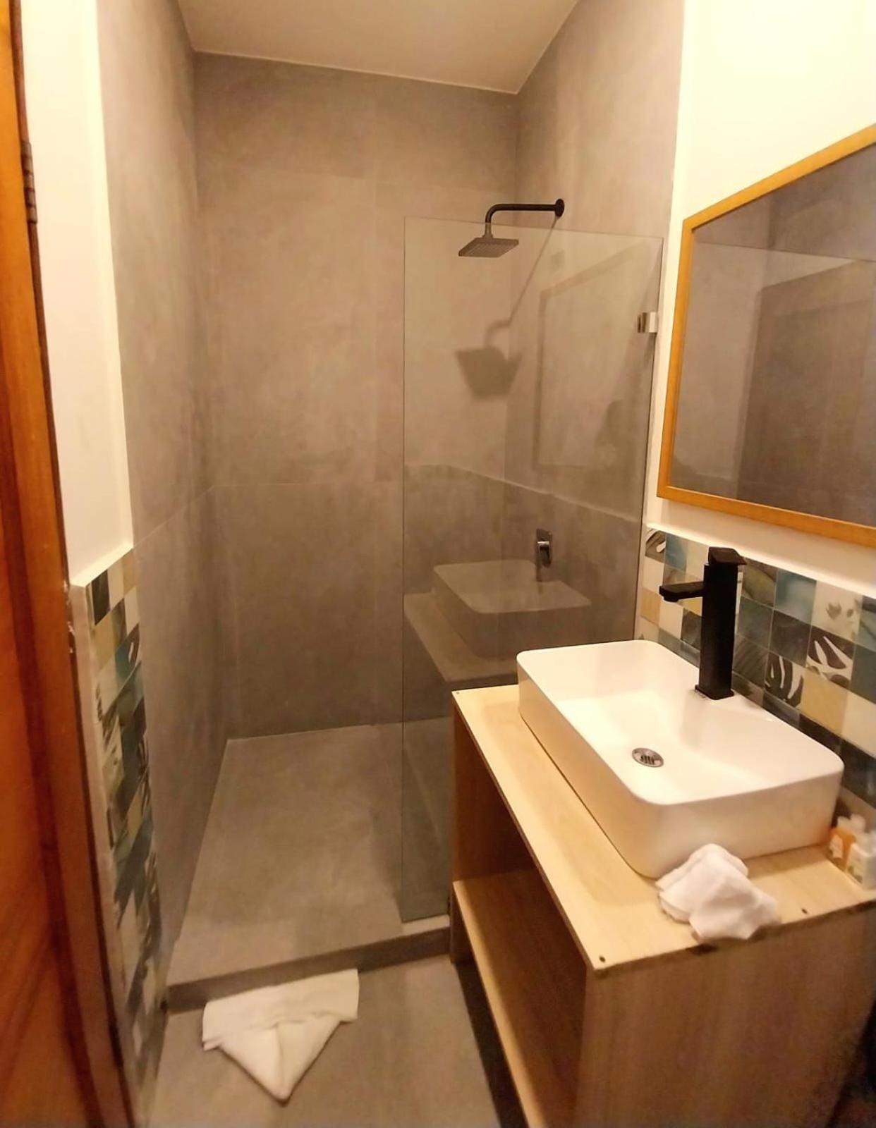 Private Fully Furnished Home At Wide Mouth Frog Hostel קפוס מראה חיצוני תמונה